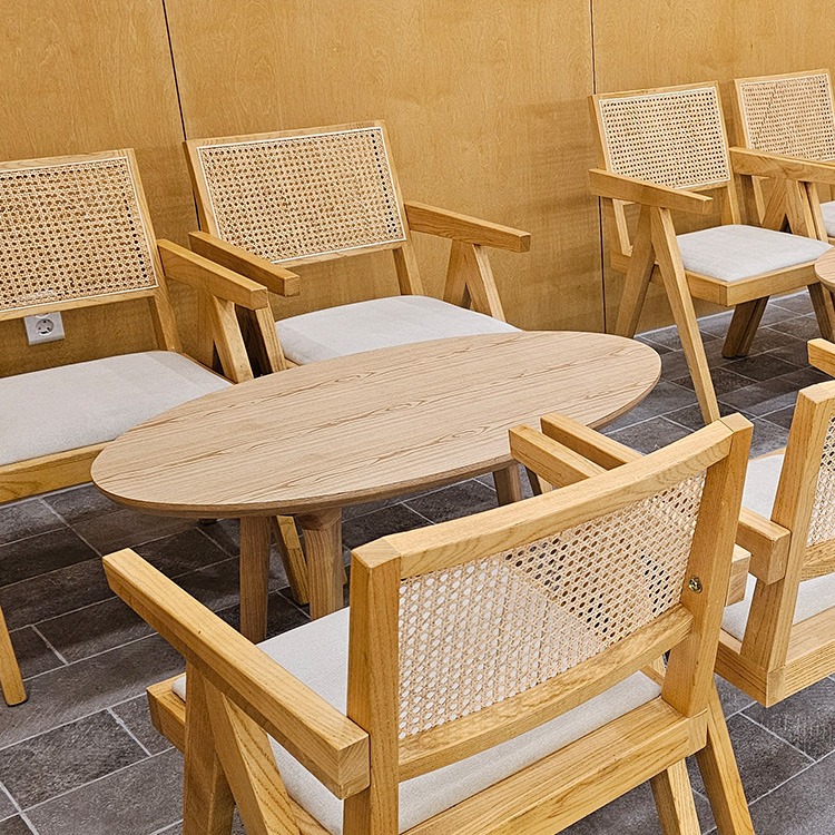 CAFE-127 [체인점 카페]  우드인테리어카페 라탄체어 맞춤원목테이블 무늬목 원형테이블 바테이블 납품현장